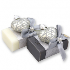 Schafmilchseife eckig 100g dekoriert mit Herz-Glashänger, Classic/Christrose 