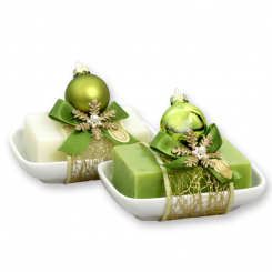 Schafmilchseife eckig 150g auf Seifenschale dekoriert mit Weihanchtskugel, Classic/Eisenkraut 