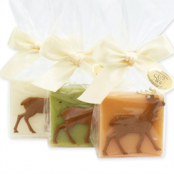 Schafmilchseife Quadrat 35g dekoriert mit Filzhirsch in Cello, sortiert 