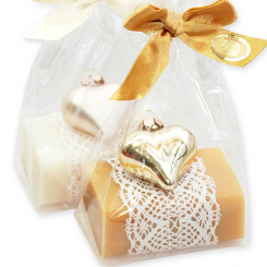 Schafmilchseife eckig 100g dekoriert mit Glasherz gold in Cello, Classic/Quitte 