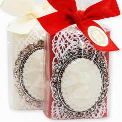 Sheep milk soap 100g decorated with a medaillon 7,5g in a cellophane, Classic/pomegranate 